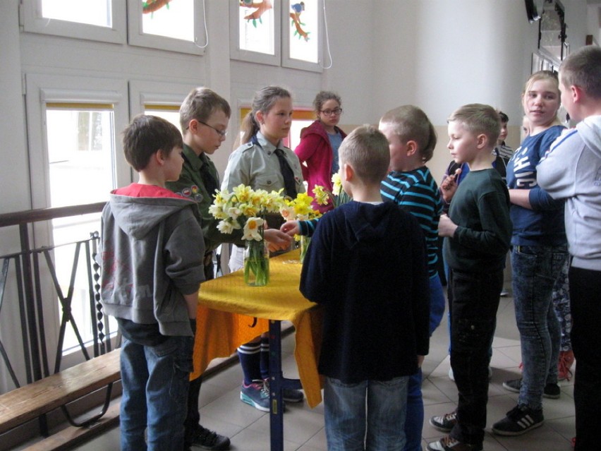 Pola Nadziei w Żukowie - harcerze kwestowali w szkole podstawowej