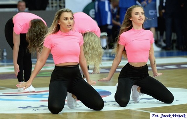 Cheerleaders podczas meczu AZS Koszalin - Arka Gdynia. Zobaczcie zdjęcia i wideo!

