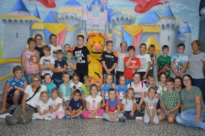 Dzieci z gminy Wąsosz odwiedziły Zaczarowany Świat WMB w Lesznie. Zobaczcie, jak świetnie się bawiły [ZDJĘCIA]