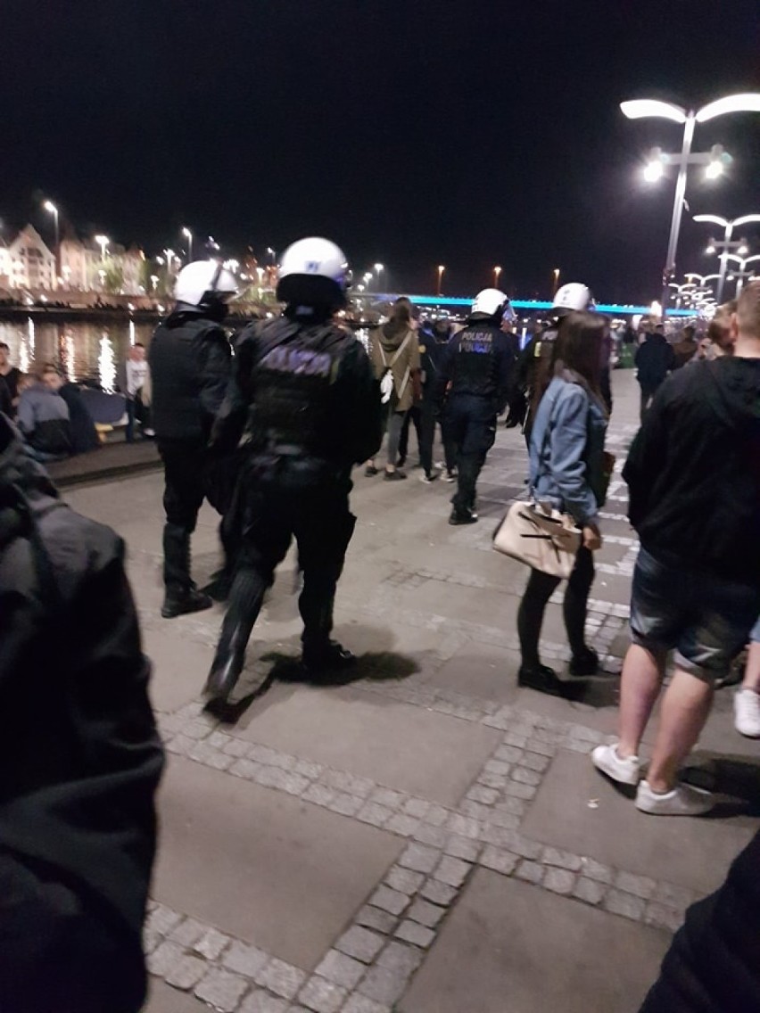 Policja na bulwarach w Szczecinie. Co z legalnym piciem piwa? [ZDJĘCIA]