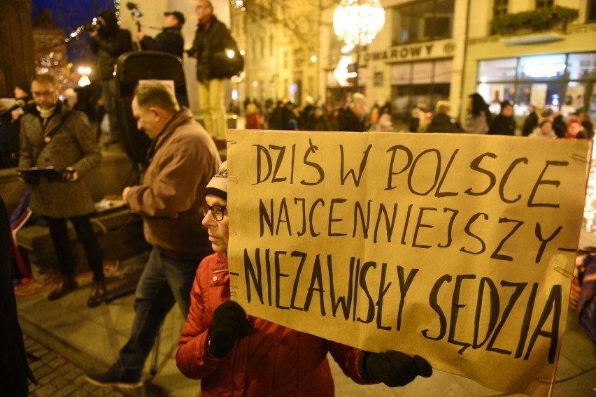 "Solidarnie z sędziami" - pod takim hasłem w całym kraju...