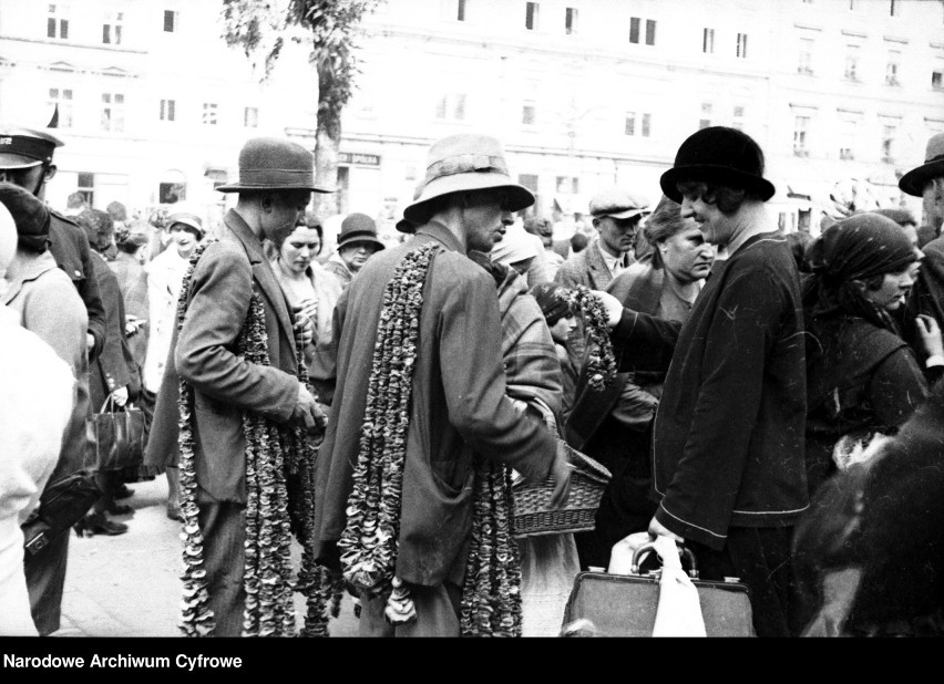 Na grzybobranie boso i na czczo czyli dawne rytuały udanych zbiorów [ZDJĘCIA ARCHIWALNE]