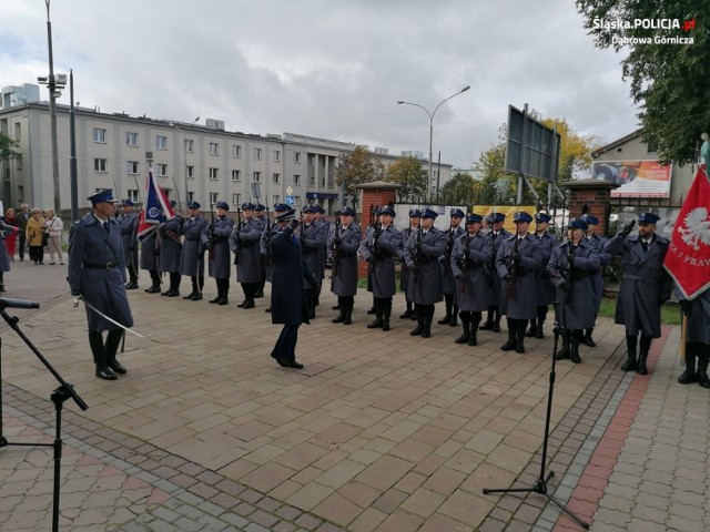 W niedzielę 18 września w sanktuarium Matki Bożej Anielskiej w Dąbrowie Górniczej odbyły się uroczystości rocznicowe ku czci polskich policjantów pomordowanych przez NKWD

Zobacz kolejne zdjęcia/plansze. Przesuwaj zdjęcia w prawo naciśnij strzałkę lub przycisk NASTĘPNE