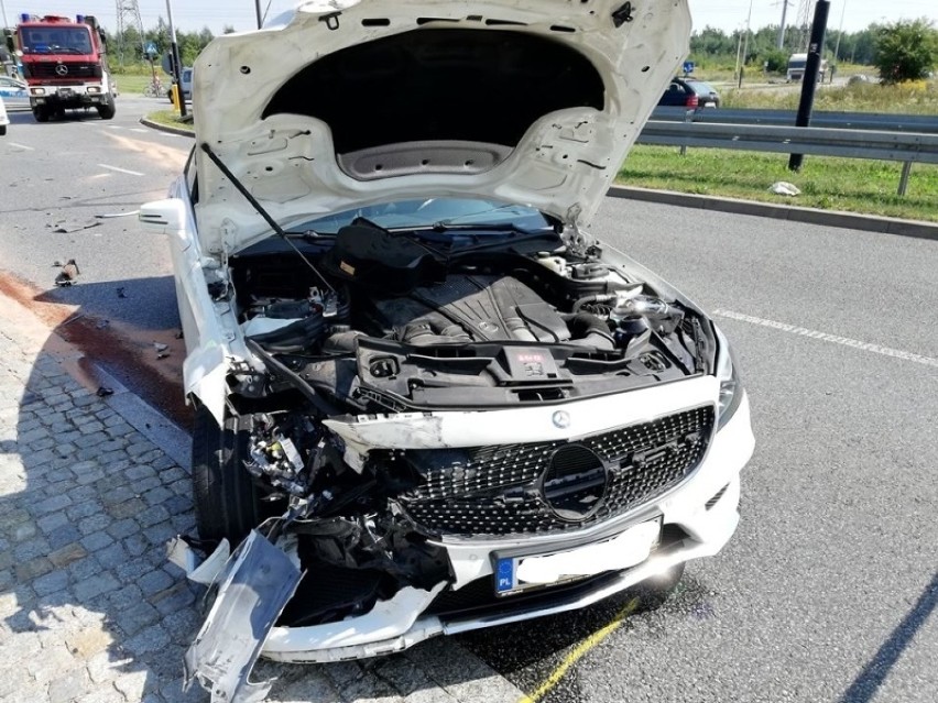 Wypadek na al. Ofiar Terroryzmu w Łodzi. Zderzenie trzech samochodów. Jedna osoba ranna [ZDJĘCIA]
