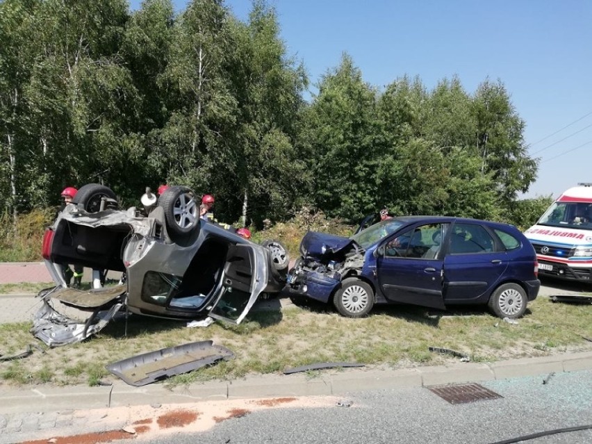 Wypadek na al. Ofiar Terroryzmu w Łodzi. Zderzenie trzech samochodów. Jedna osoba ranna [ZDJĘCIA]