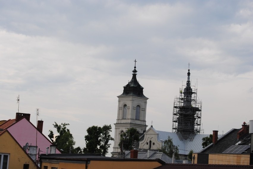 Trwa montaż rusztowania i przygotowania do zmiany zadaszenia...