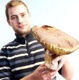 Przemysław Mikicki znalazł taaakiego grzyba na Rybnicy [wideo]