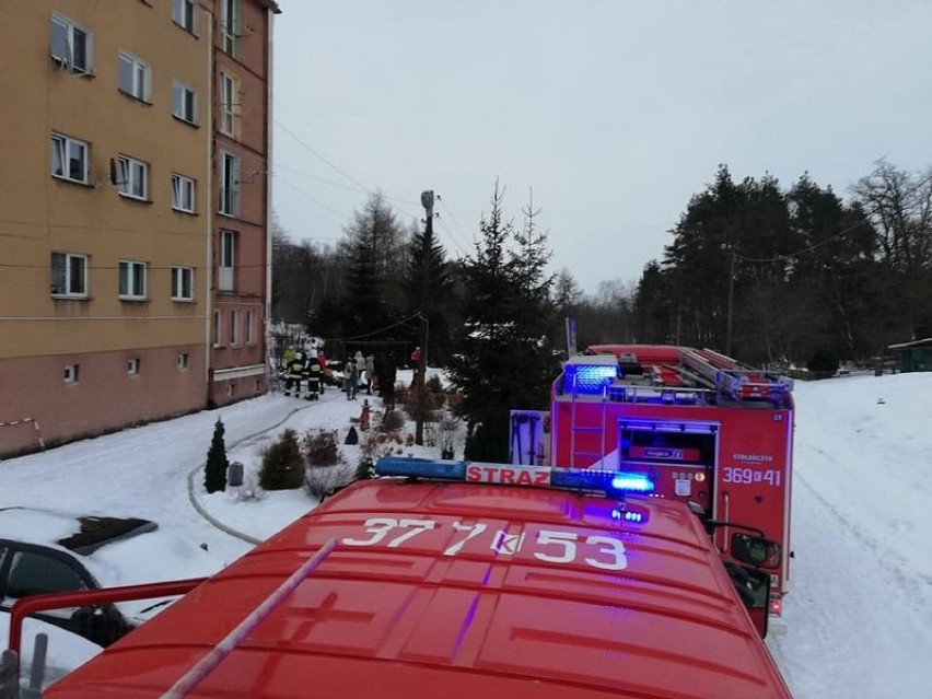 Pożar w Sieradzy. Ewakuowano lokatorów z bloku