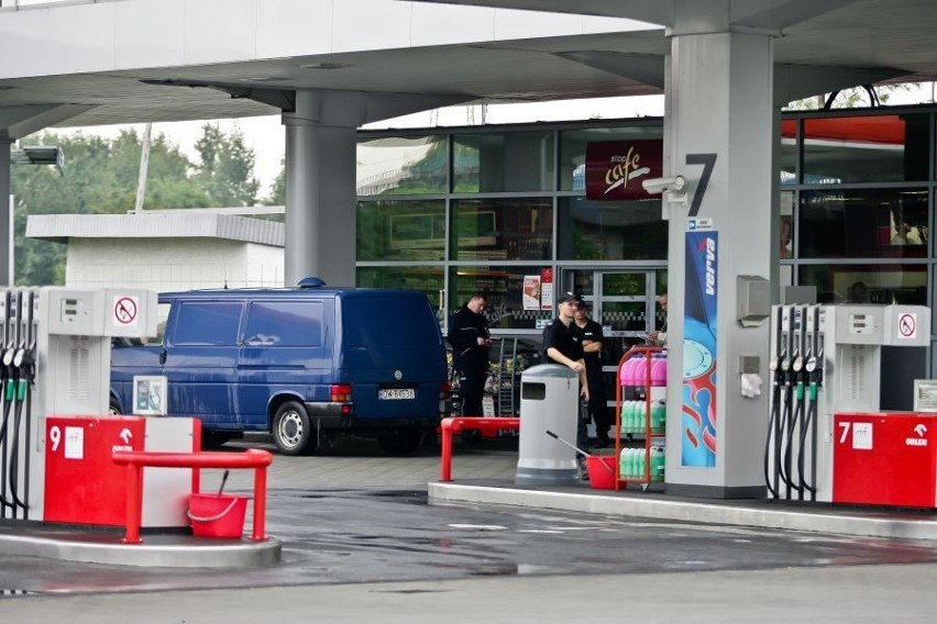 Wrocław: Napad na stacji benzynowej. Zginął młody mężczyzna (ZDJĘCIA, FILM)