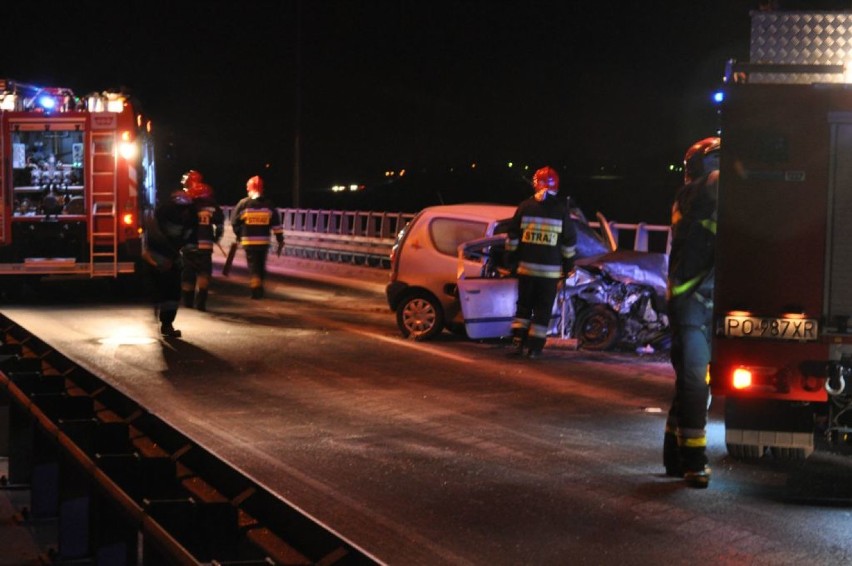 Wypadek: dwa auta zderzyły się na obwodnicy Śremu - 23...