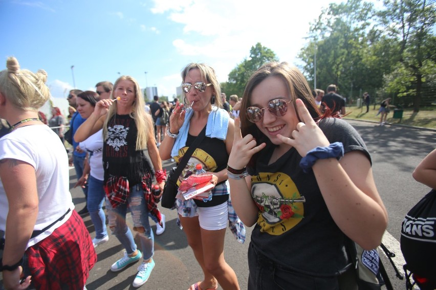 Guns N' Roses w Chorzowie: Przed Stadionem Śląskim tłumy [ZDJĘCIA]