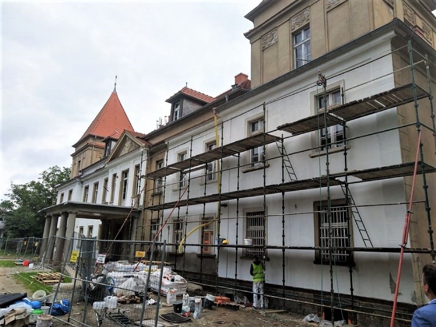 Pałac w Buczu - modernizacja dobiega końca.