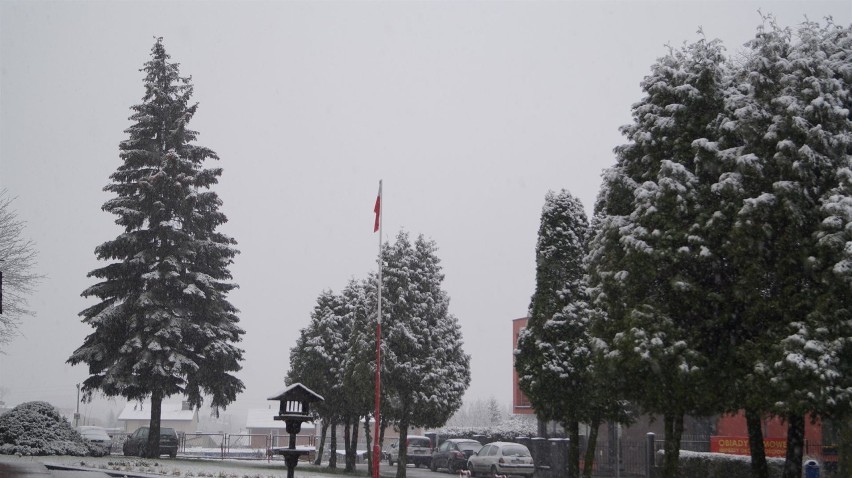 Zima zawitała do powiatu kłobuckiego. Bądźcie ostrożni [FOTO]