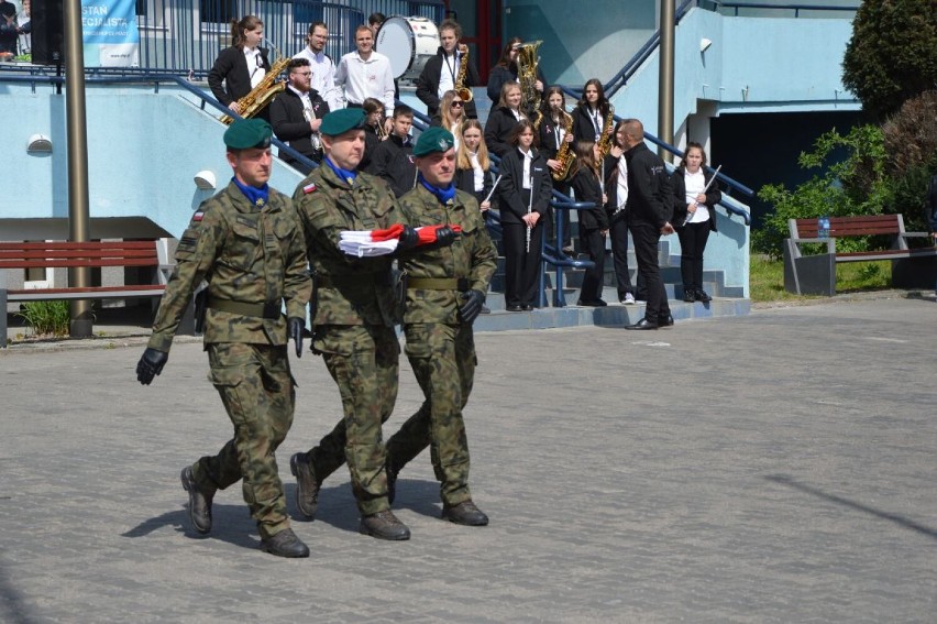 Dzień Flagi Rzeczypospolitej Polskiej oficjalnie. W Goleniowie przemawiał... komendant Straży Miejskiej