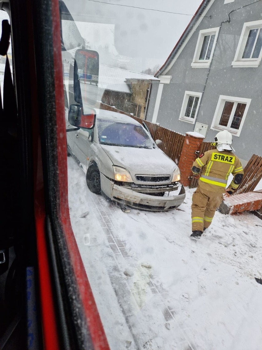 Ciężkie warunki drogowe w powiecie złotowskim. Są pierwsze wypadki i poszkodowani