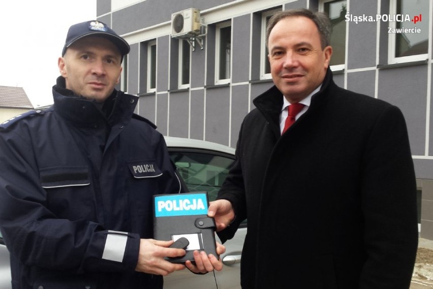 Policjanci z Łaz mają nowy radiowóz. Wsparcia udzieliła gmina