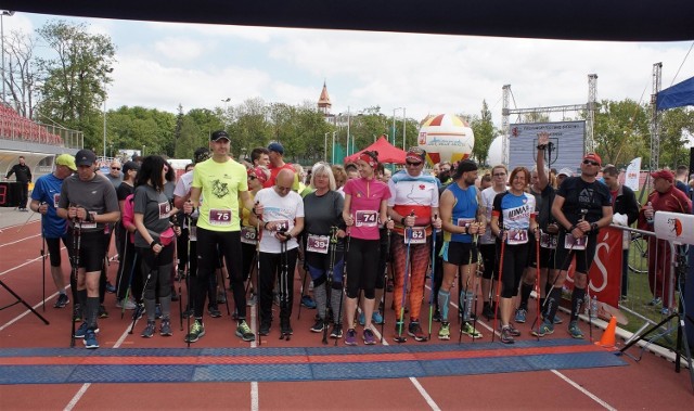 W ramach Piastowskiego Festiwalu Biegowego, który odbywał się w Inowrocławiu w dniach 10 i 11 maja rozegrano też zawody nordic walking na dystansie 5 kilometrów. Start i meta marszu z kijkami znajdowały się na Stadionie Miejskim im. Inowrocławskich Olimpijczyków. Trasa wiodła natomiast po Solankach.