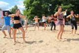 Tańczą i ćwiczą na Plaży Miejskiej [zdjęcia]
