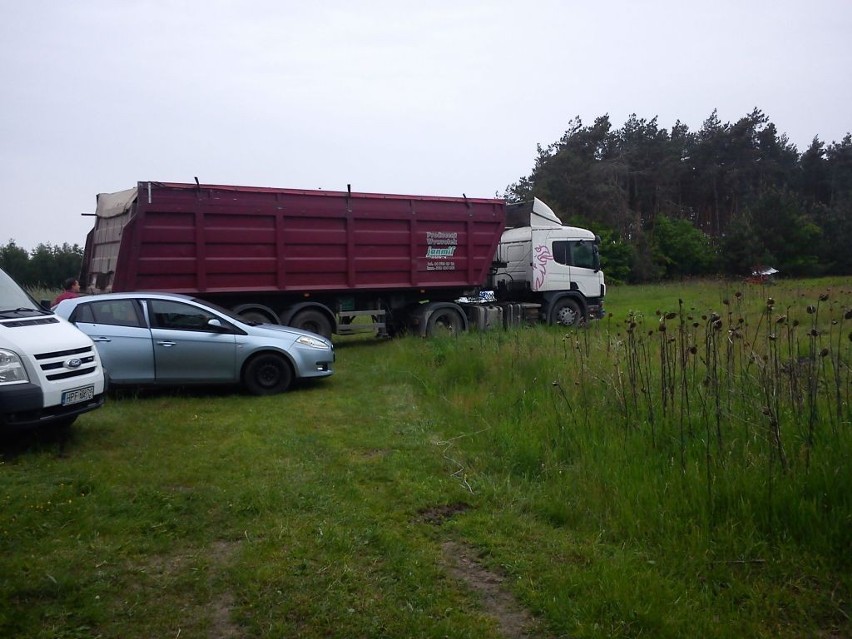 Odpady z ubojni trafiają pod Łęczycę? Policja zatrzymała trzy ciężarówki!