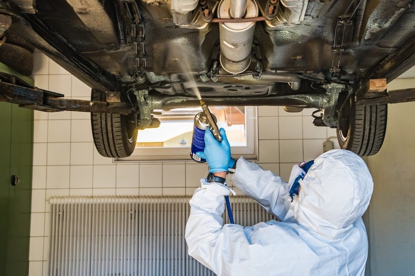 Auto-Centrum. Stacja kontroli pojazdów. Warsztat...