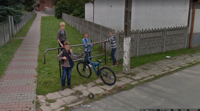 Sulmierzyce i jego mieszkańcy na zdjęciach Google Street View. Zobacz, kogo złapały kamery pojazdu Google. Rozpoznasz ludzi na ulicach?