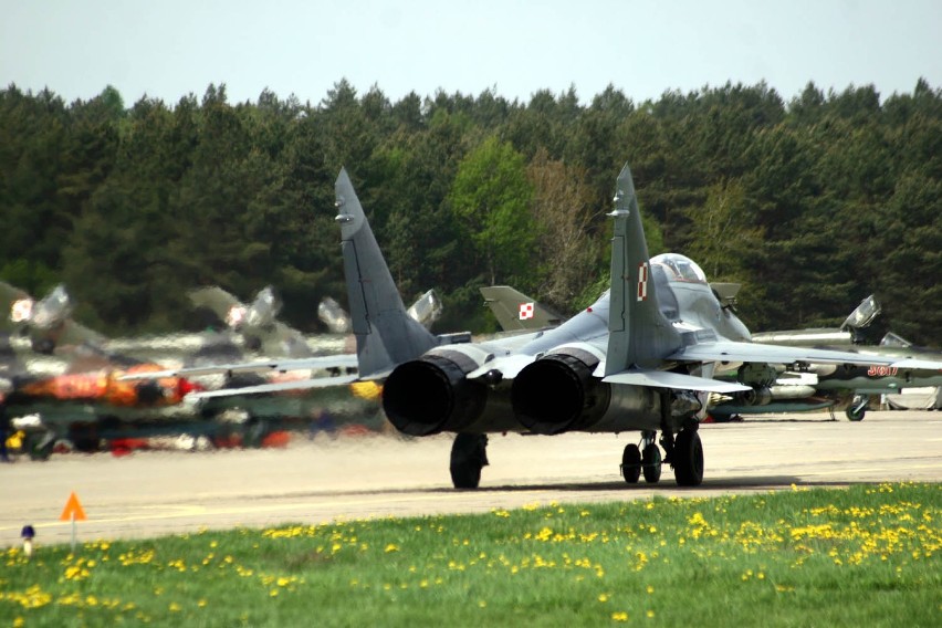 Mirosławiec. Ćwiczenia Kondor-12. MiGi i Su-22 ćwiczyły na lotnisku w Mirosławcu [ZDJĘCIA i WIDEO]