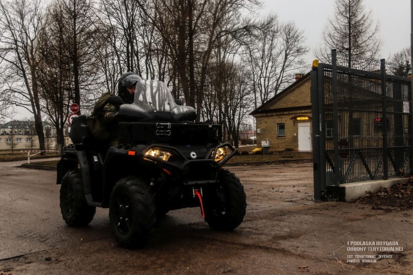 W gminie Jeleniewo doszło do sytuacji kryzysowej. Na szczęście to były tylko ćwiczenia żołnierzy [Zdjęcia]