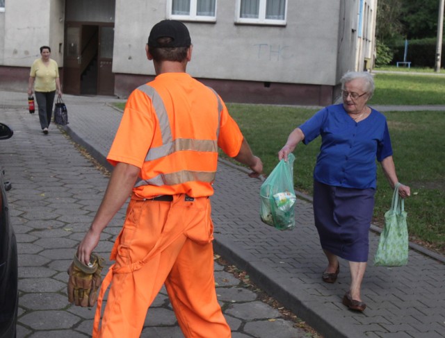 Rewolucja śmieciowa w Mysłowicach: Od maja pracownicy ZOMM będą częściej odbiorać odpady suche z osiedli. A zielone prosto z posesji