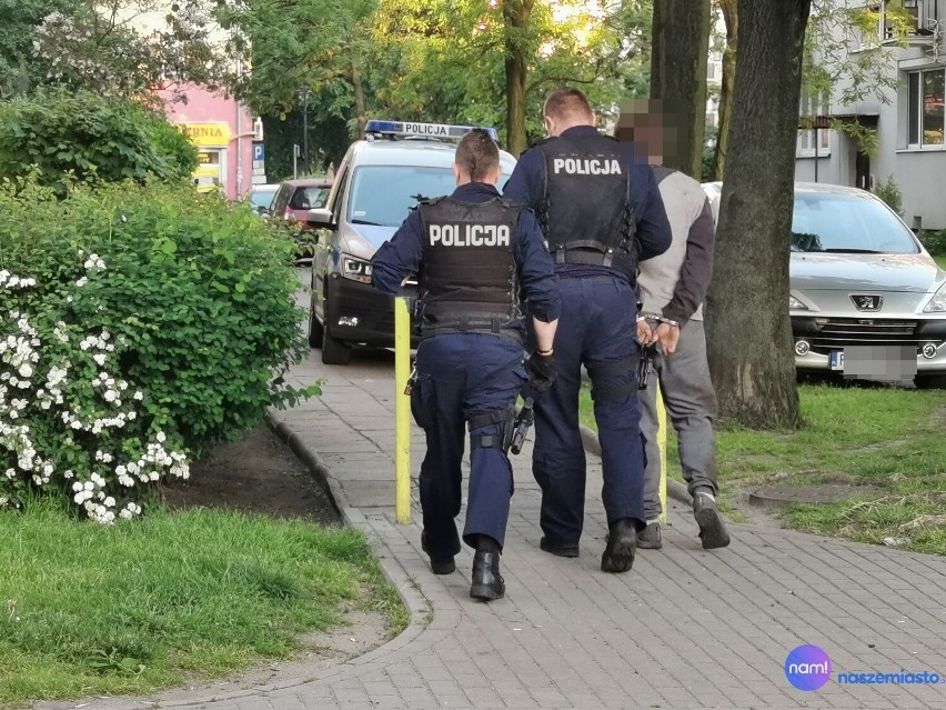 Zatrzymanie obywatelskie włamywacza na ulicy Olszowej we...