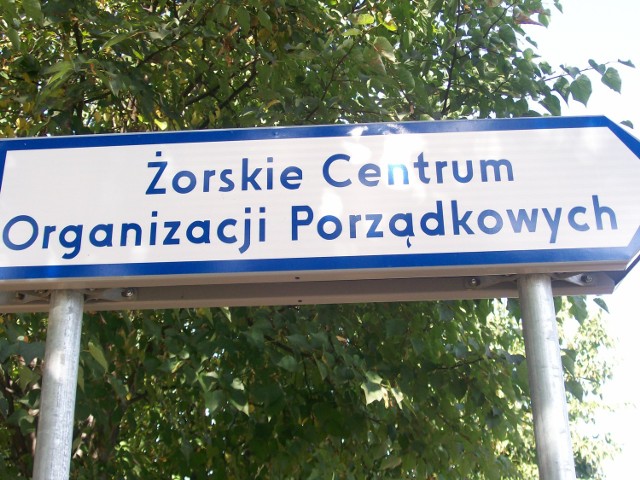 Absurdy w Żorach: Żorskie Centrum Organizacji... Porządkowych - zdj. sierpień 2013 r.