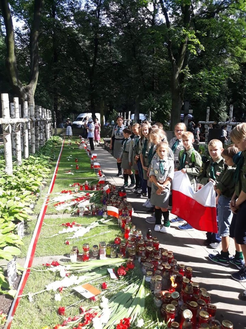 Lekcja patriotyzmu i udział w obchodach Godziny „W” w Warszawie harcerzy z Jaksic [zdjęcia]