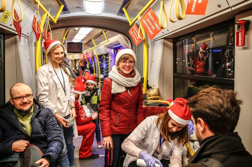 Mikołajkowy tramwaj jeździ po Gdańsku od 6.12.2019 r.