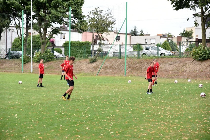 Młodzi piłkarze Akademii Piłkarskiej Oborniki wrócili na boisko