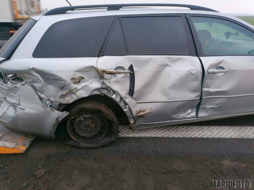 Zderzenie 3 samochodów na autostradzie A4.