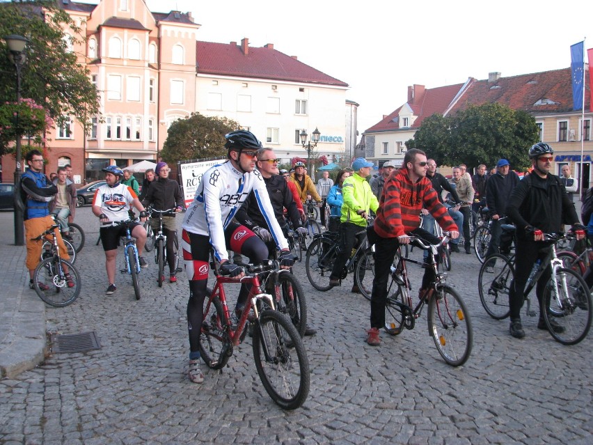 Rowerzyści nad zalew pojechali z tarnogórskiego rynku