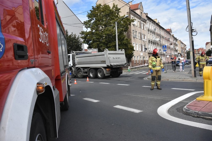 Śmierć na pasach, wypadek na ulicy Czarnieckiego w Legnicy [ZDJĘCIA]