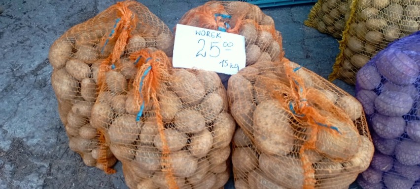 Worek ziemniaków, 15 kilogramowy, kosztował 25 złotych.
