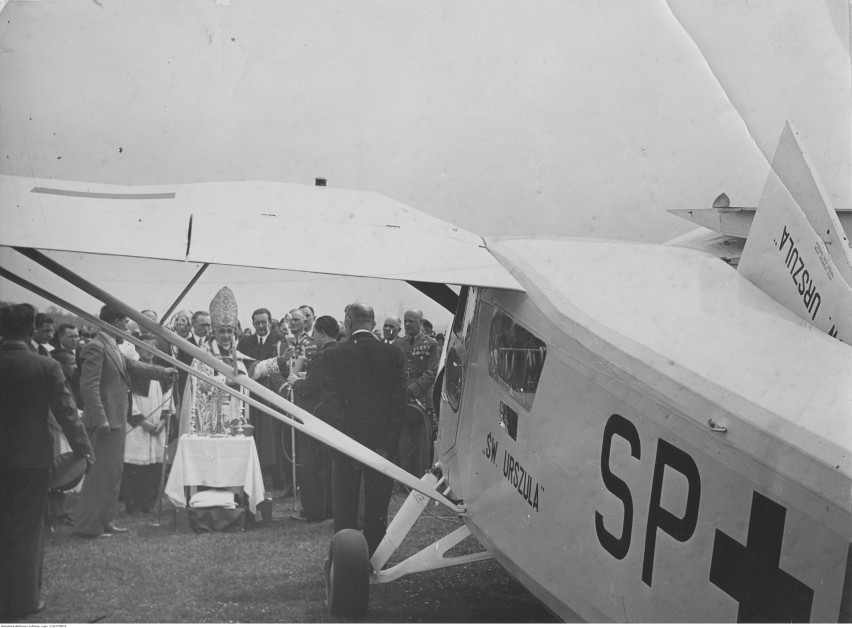 1939-06 - Przekazanie samolotu sanitarnego dla armii...