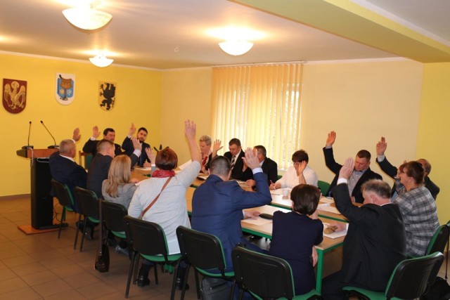 Radni gminy Sadlinki tym razem nie spotkali się w sali obrad, a nowe stawki przyjęli na sesji zorganizowanej zdalnie.