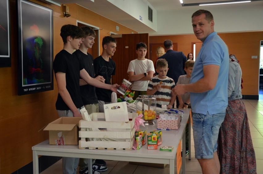 Taneczna Gala głogowskiego Aslana z okazji jubileuszu szkoły. Uczniowie zatańczyli na scenie MOK. Dużo zdjęć!