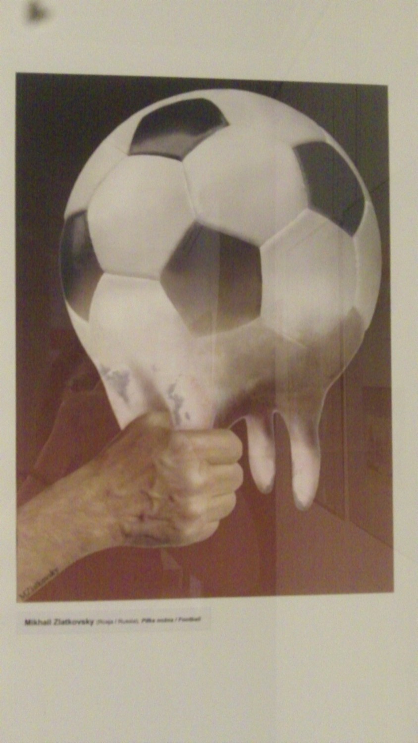 Pokonkursowa wystawa &quot;Piłka w grze&quot; w Muzeum Karykatur. We wtorki wstęp wolny [ZDJĘCIA]