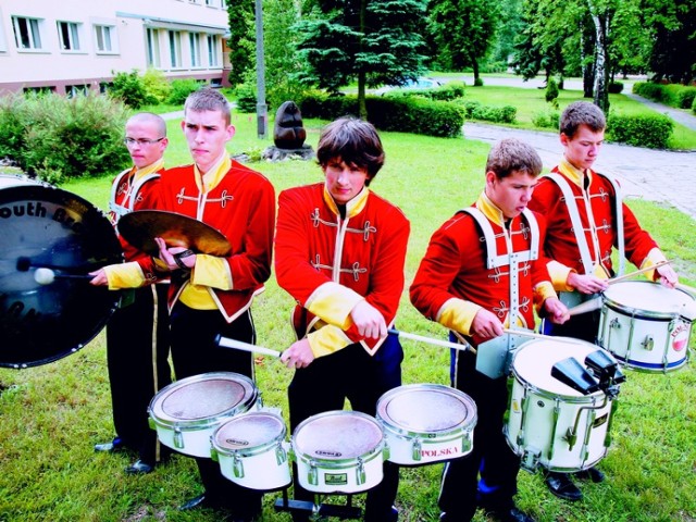 Przemysław Wicher (od lewej), Patryk Pużuk, Marcin Mickiewicz, Gabriel Kryński i Łukasz Prokopowicz to członkowie zespołu Percussion Band, którzy zostali wyróżnieni przez holenderską firmę muzyczną / fot. Wojciech Wojtkielewicz