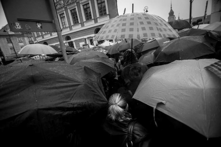 Zgłaszają się organizatorzy "czarnego protestu" w Warszawie....