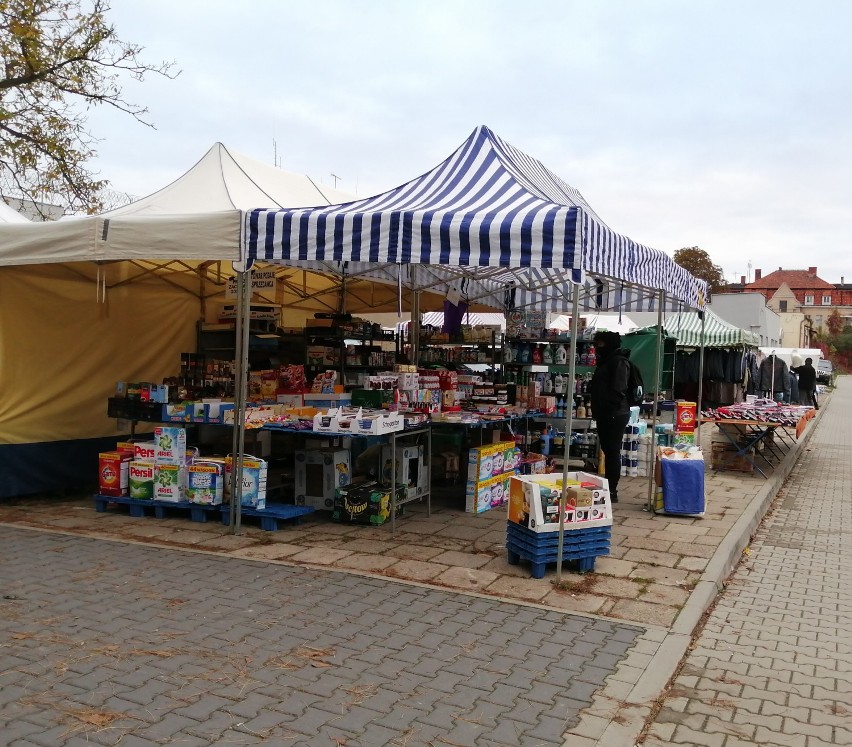 Szamotuły. Jak działa dziś targowisko miejskie? [ZDJĘCIA]