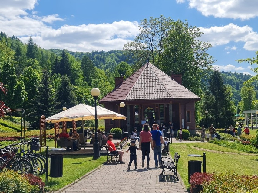 Tłumy turystów odwiedzają Muszynę w czerwcowy weekend