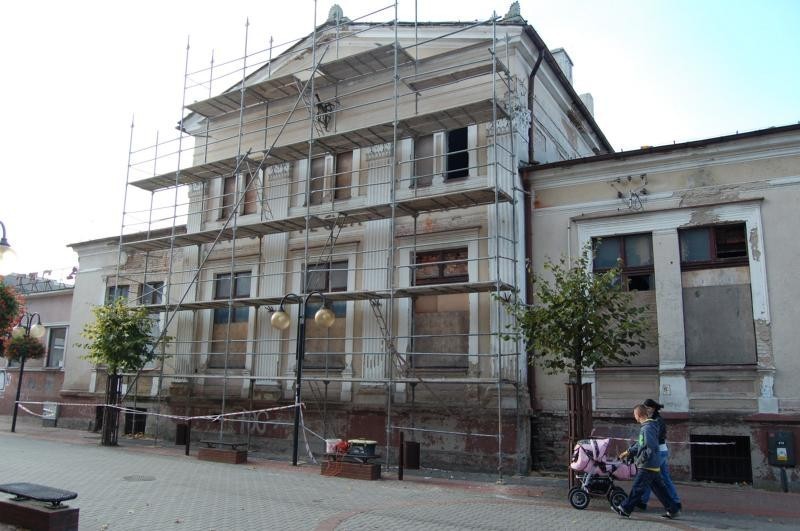 Kino Tęcza w Kwidzynie: Pojawiły się rusztowania - czy to początek remontu budynku?