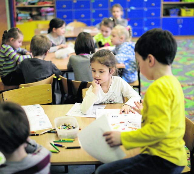 Tłok w szkołach po zmianach dotyczących 6-latków