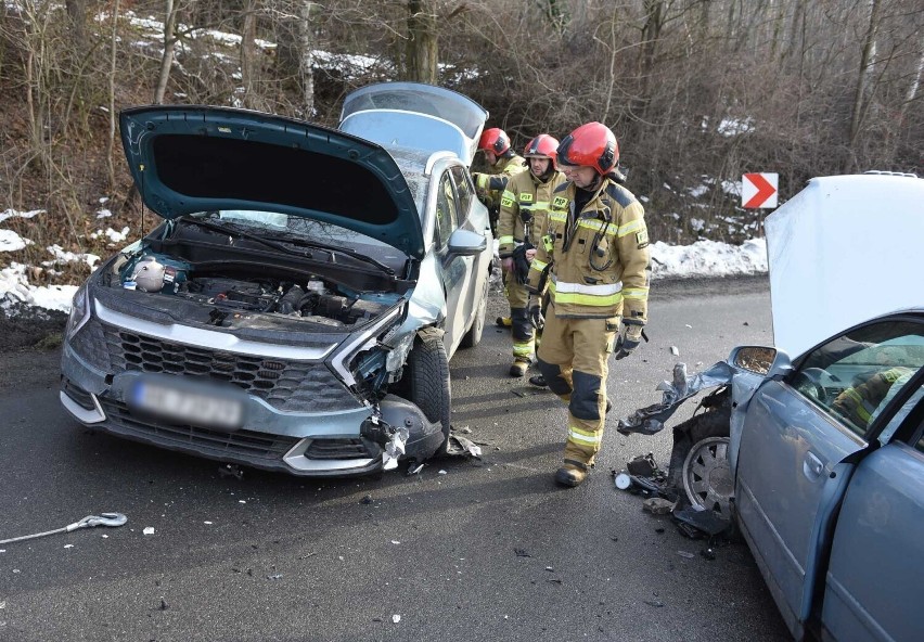 W Huwnikach koło Przemyśla kierujący kią zderzył się z audi [ZDJĘCIA]