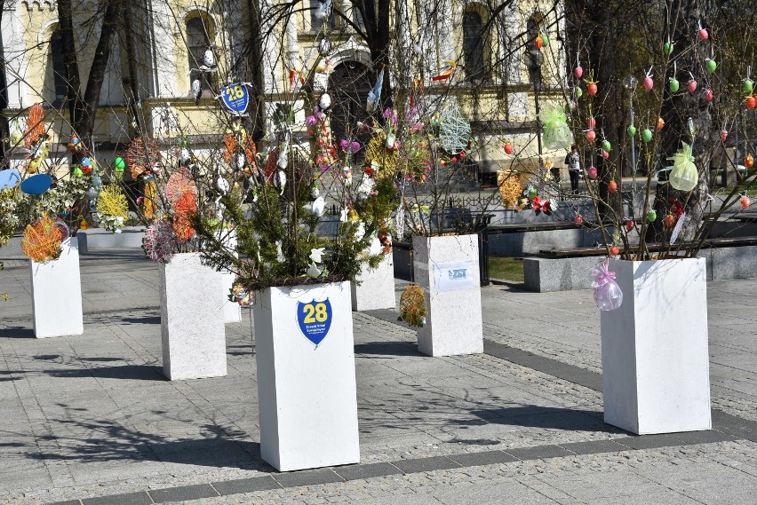 Częstochowa. Na placu Biegańskiego zakwitł ogród wielkanocny ZDJĘCIA