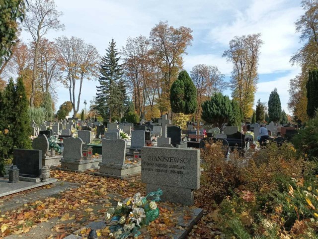 Na lubińskim cmentarzu znajduje się wiele wyjątkowych grobów, które śmiało możemy nazwać dziełami sztuki. Przejdź do następnych zdjęć i zobacz najciekawsze przykłady!